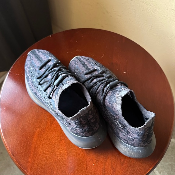 Yezzy only been worn once.  Yeezy Boost 380
Onyx  Please only serious buyer. - Picture 5 of 5